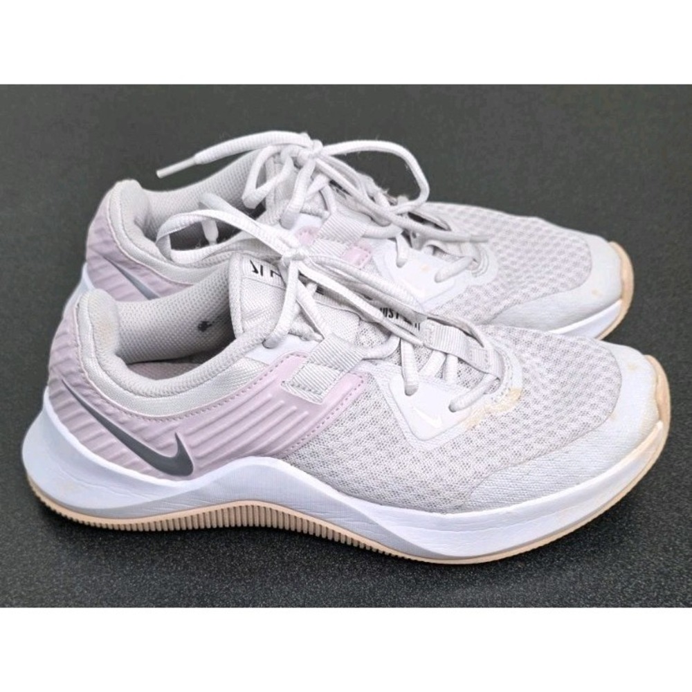 Nike‎ MC Trainer Women 8 Sneakers Tennis Running Gym Active Lace Up Shoes Yoga